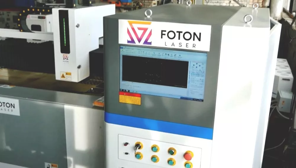 FL-L2060FER-10000-D220-IPG Лазерный станок для резки листового металла и труб со сменным столом