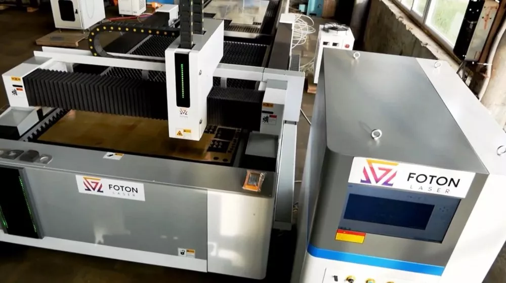 FL-L1560FER-8000-D350-IPG Лазерный станок для резки листового металла и труб со сменным столом