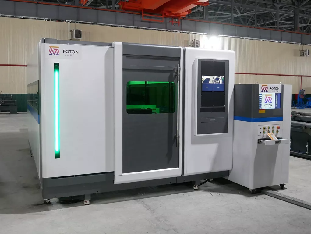 FL-L1560FH-12000-Raycus Металлорезчик лазерный для раскроя листового металла с кабинетной защитой